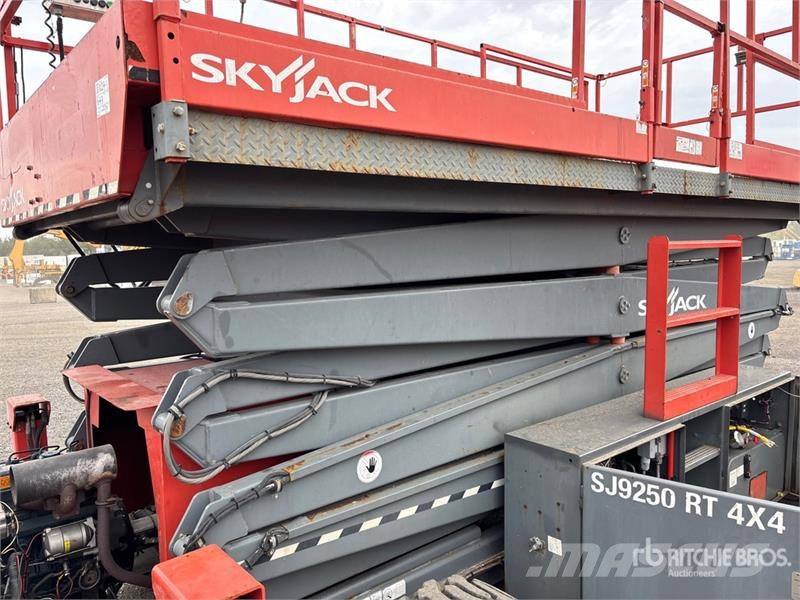 SkyJack SJ9250RT 4x4 Diesel Scissor Lift Ножични работни платформи