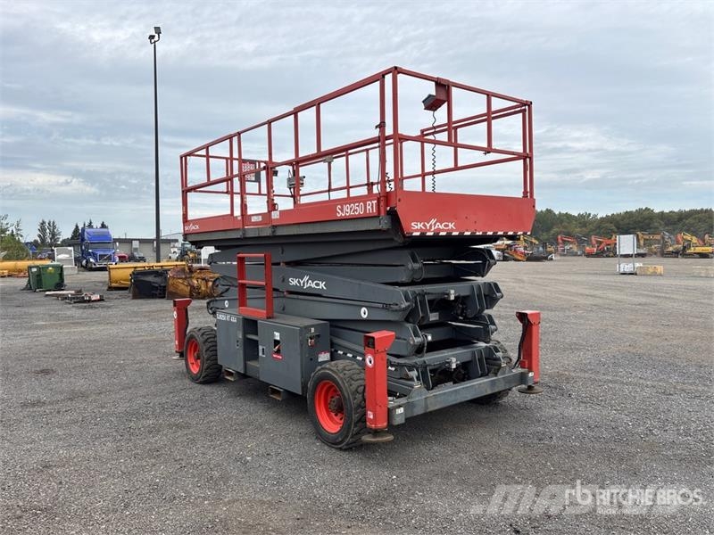 SkyJack SJ9250RT 4x4 Diesel Scissor Lift Ножични работни платформи