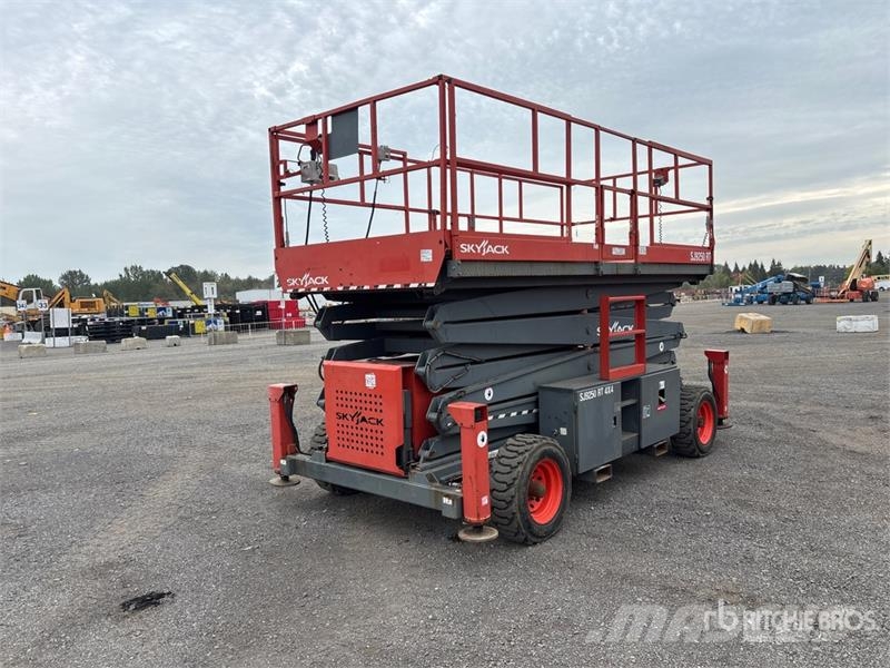SkyJack SJ9250RT 4x4 Diesel Scissor Lift Ножични работни платформи