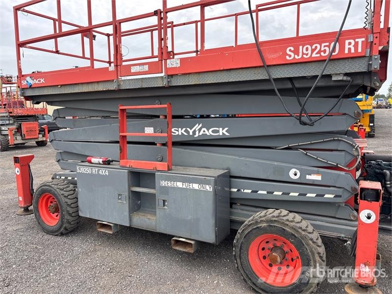 SkyJack SJ9250RT 4x4 Diesel Scissor Lift Ножични работни платформи