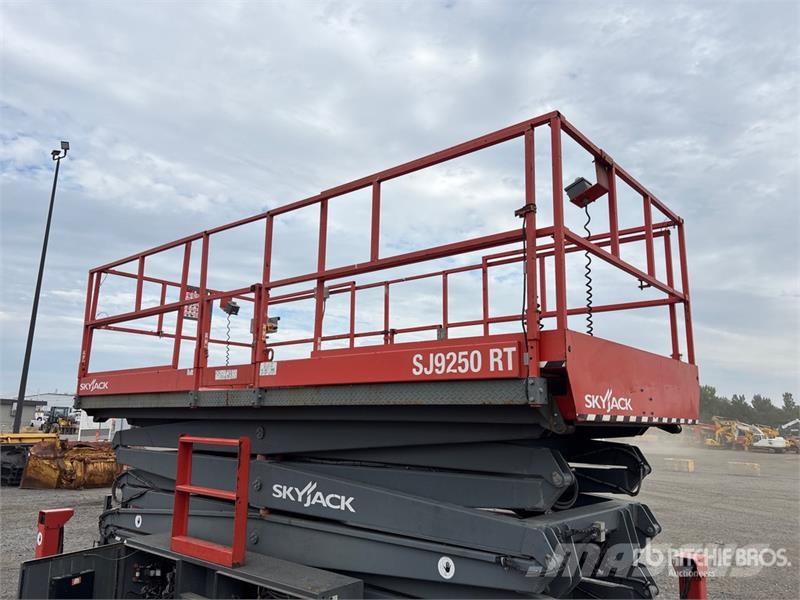 SkyJack SJ9250RT 4x4 Diesel Scissor Lift Ножични работни платформи