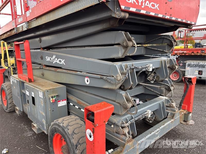 SkyJack SJ9250RT 4x4 Dual Fuel Scissor Lift Ножничные подъемники