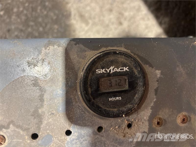 SkyJack SJII3219 Electric Scissor Lift Škaraste platforme