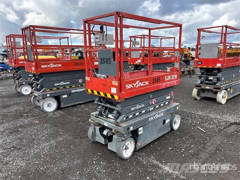 SkyJack SJIII-3219 Electric Scissor Lift Ollós emelők