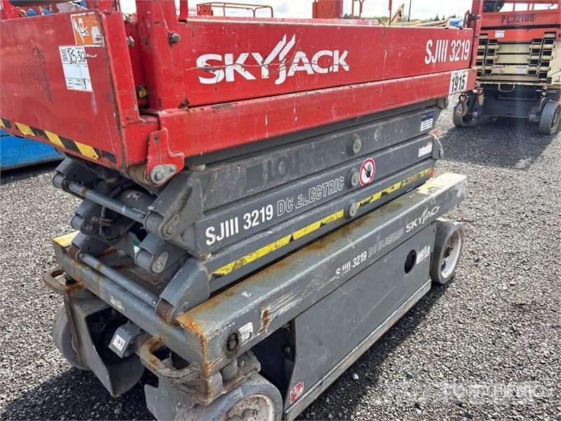 SkyJack SJIII-3219 Electric Scissor Lift Scissor lifts