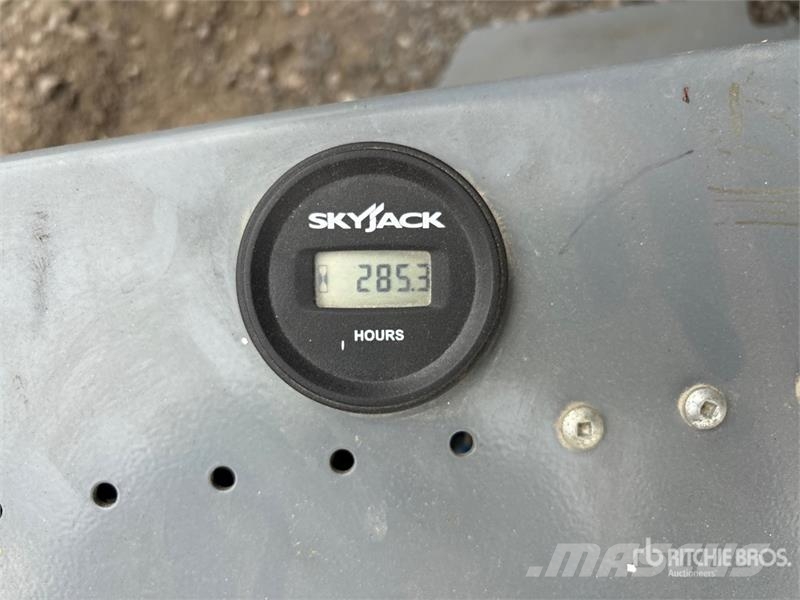 SkyJack SJIII-3219 Electric Scissor Lift Šķerveida pacēlāji