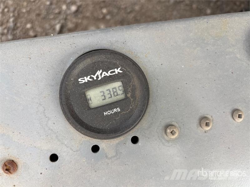SkyJack SJIII-3219 Electric Scissor Lift Saksilavat