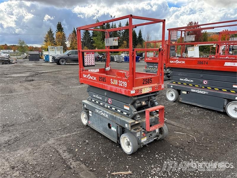 SkyJack SJIII-3219 Electric Scissor Lift Ollós emelők