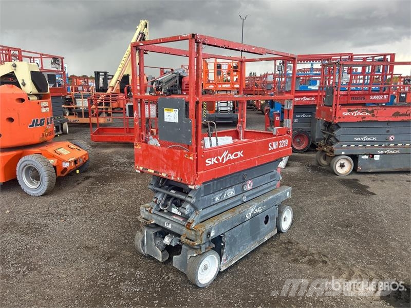 SkyJack SJIII-3219 Electric Scissor Lift Käärtõstukid