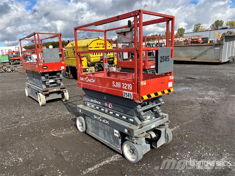 SkyJack SJIII-3219 Electric Scissor Lift Ollós emelők