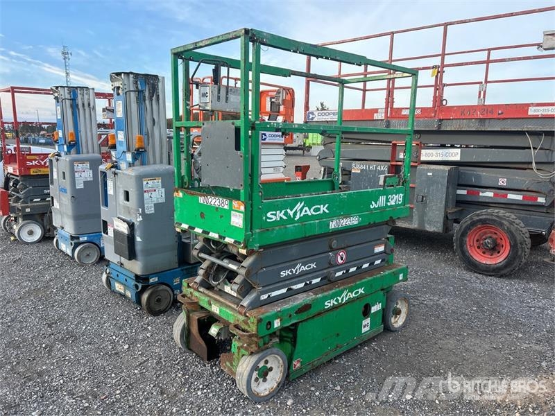 SkyJack SJIII-3219 Electric Scissor Lift Šķerveida pacēlāji