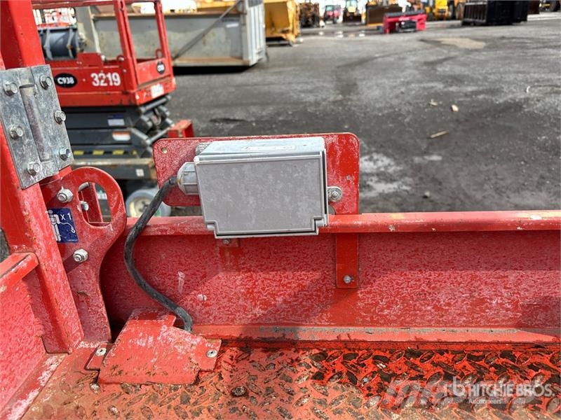 SkyJack SJIII-3219 Electric Scissor Lift Ollós emelők