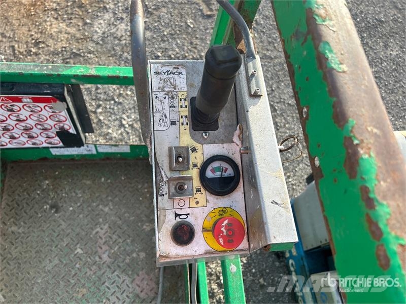 SkyJack SJIII-3219 Electric Scissor Lift Šķerveida pacēlāji