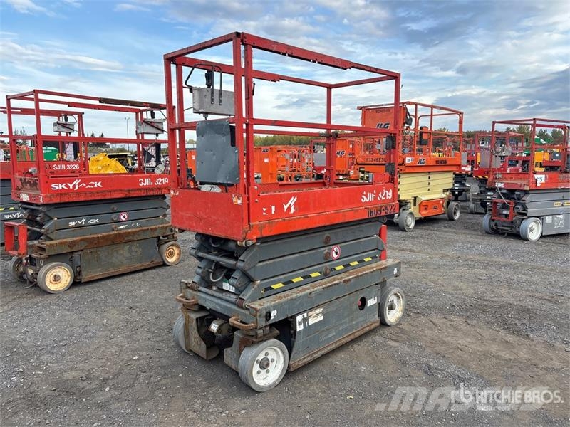SkyJack SJIII-3219 Electric Scissor Lift Šķerveida pacēlāji