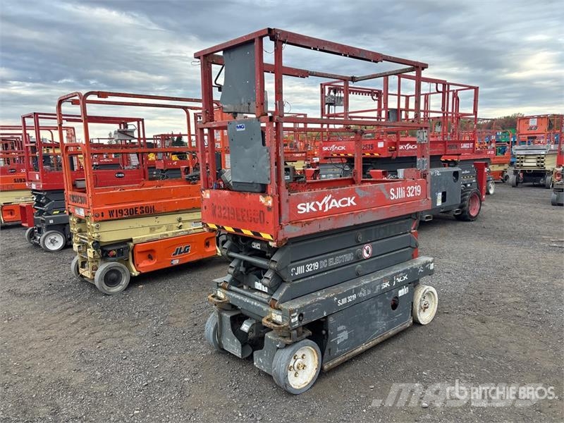 SkyJack SJIII-3219 Electric Scissor Lift Šķerveida pacēlāji