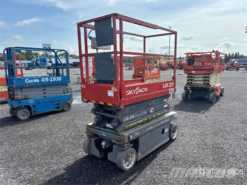 SkyJack SJIII-3219 Electric Scissor Lift Scissor lifts