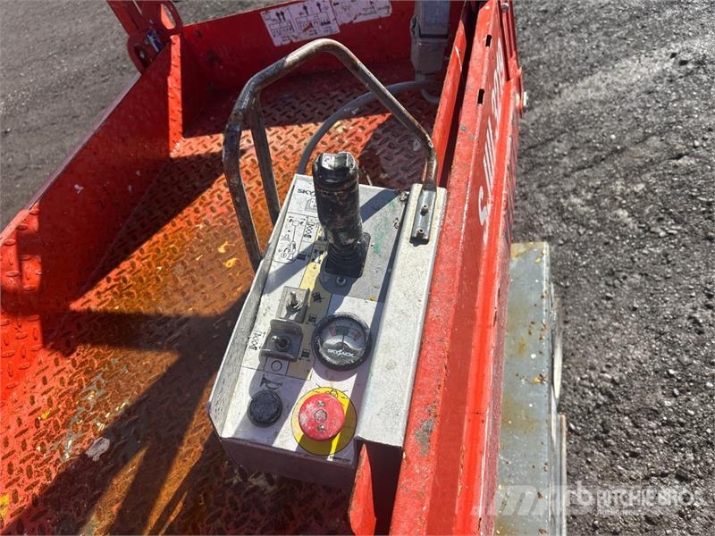 SkyJack SJIII-3219 Electric Scissor Lift Käärtõstukid