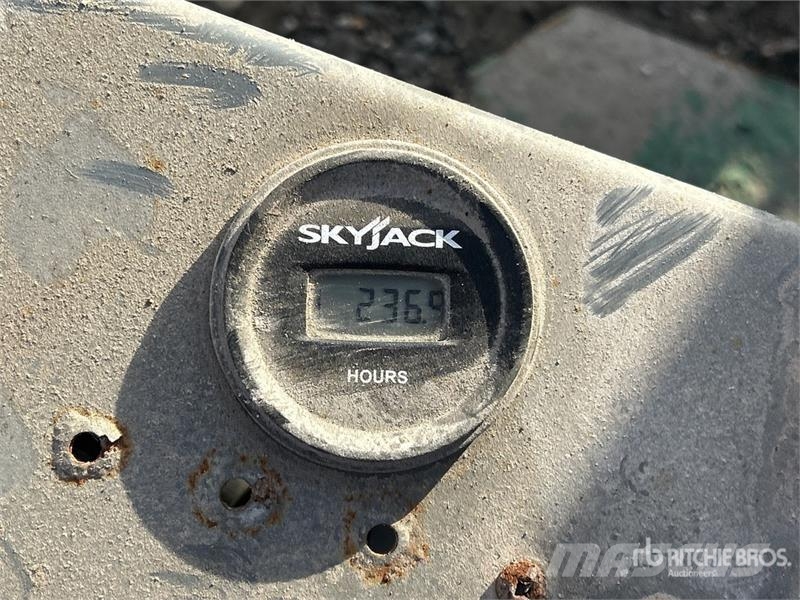 SkyJack SJIII-3219 Electric Scissor Lift Šķerveida pacēlāji