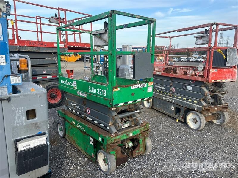 SkyJack SJIII-3219 Electric Scissor Lift Šķerveida pacēlāji