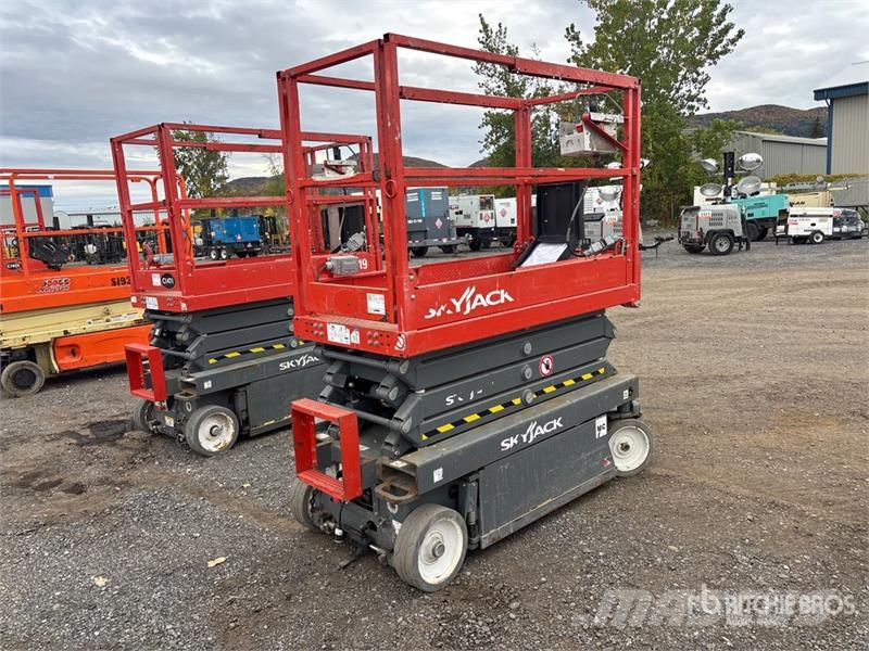 SkyJack SJIII-3219 Electric Scissor Lift Šķerveida pacēlāji