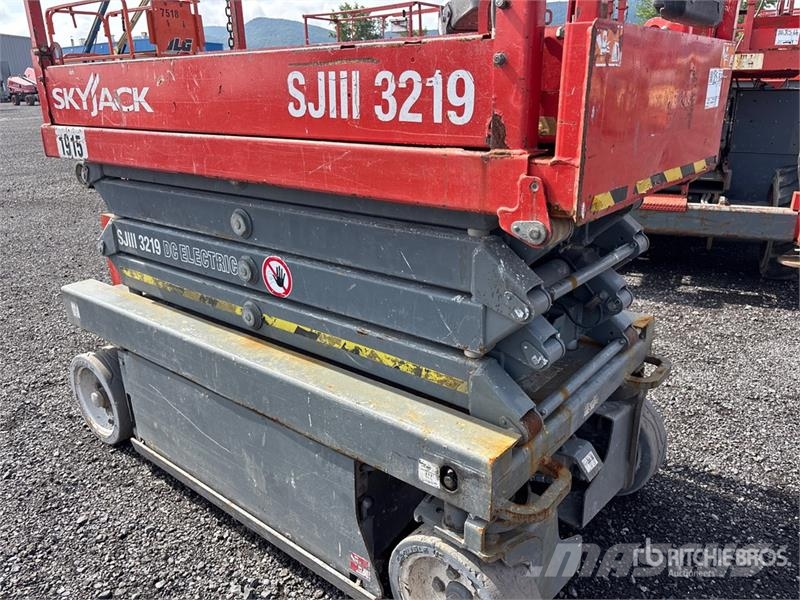 SkyJack SJIII-3219 Electric Scissor Lift Scissor lifts