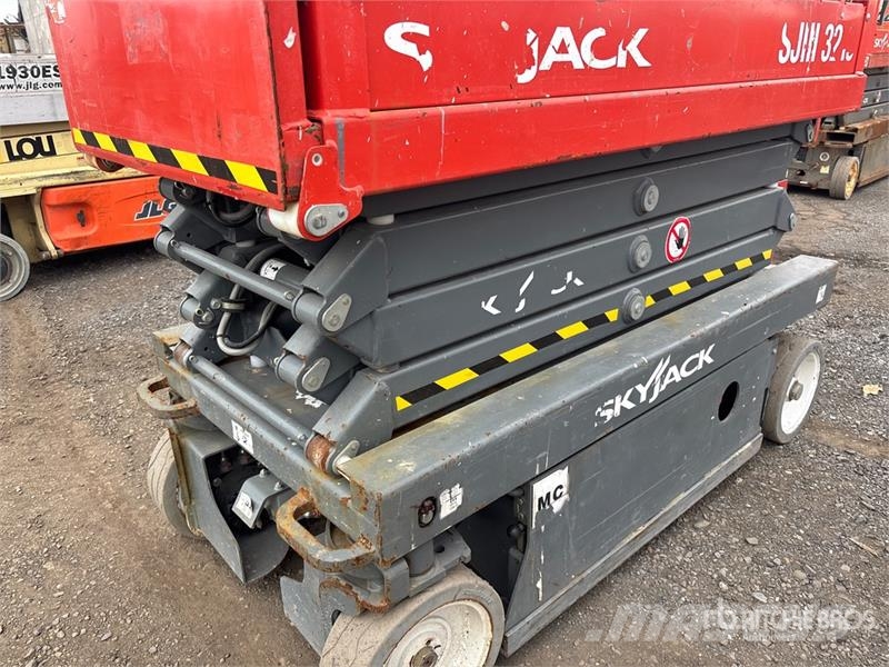 SkyJack SJIII-3219 Electric Scissor Lift Šķerveida pacēlāji