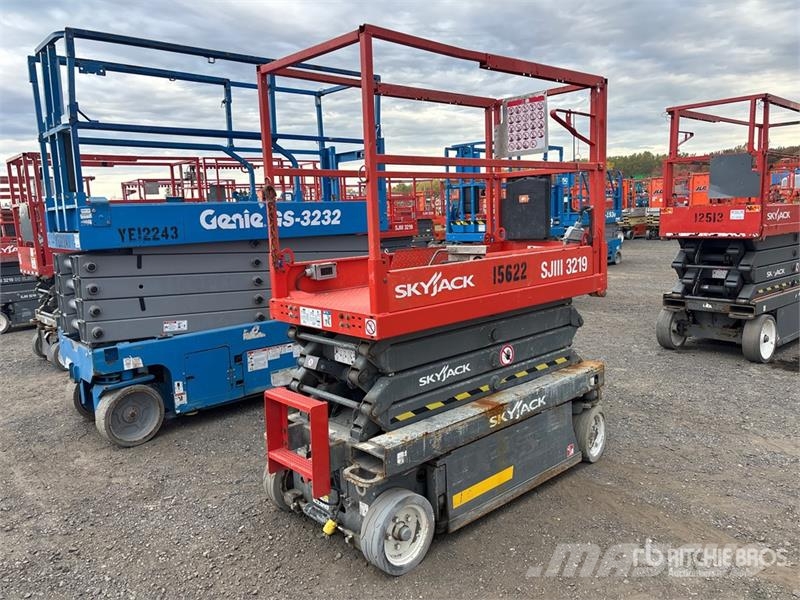 SkyJack SJIII-3219 Electric Scissor Lift Šķerveida pacēlāji