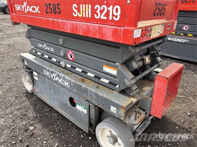 SkyJack SJIII-3219 Electric Scissor Lift Ollós emelők