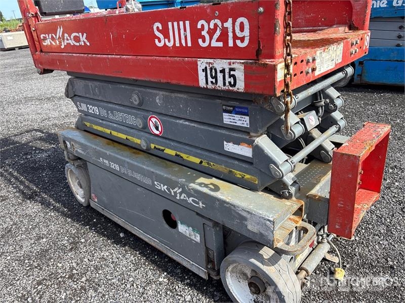 SkyJack SJIII-3219 Electric Scissor Lift Scissor lifts