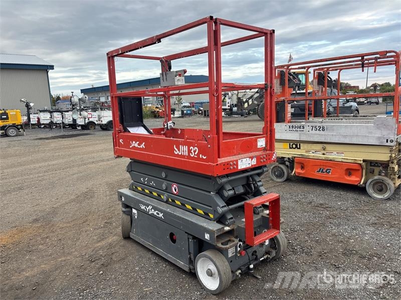 SkyJack SJIII-3219 Electric Scissor Lift Šķerveida pacēlāji