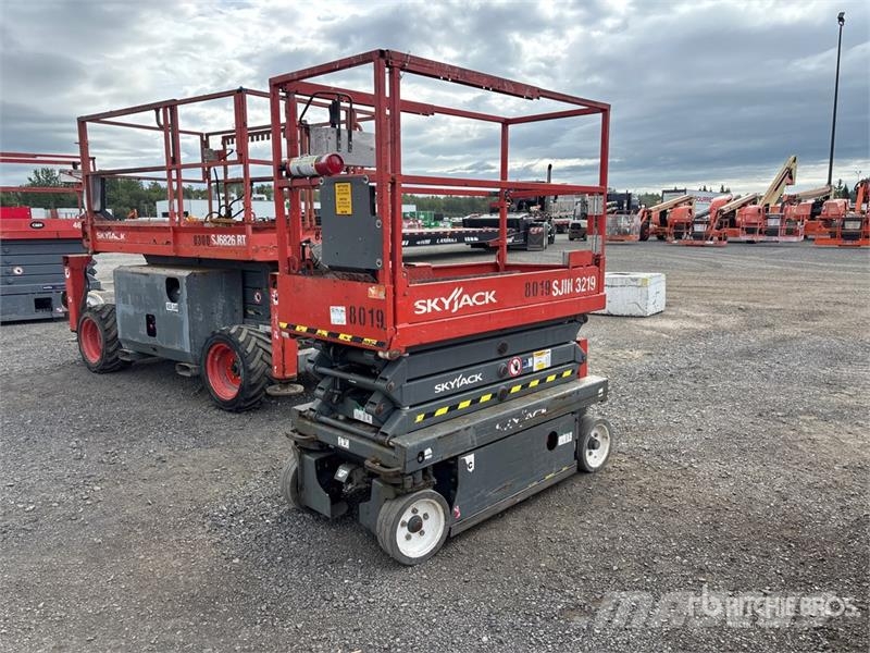 SkyJack SJIII-3219 Electric Scissor Lift Saksilavat