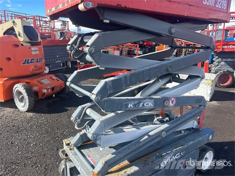 SkyJack SJIII-3219 Electric Scissor Lift Käärtõstukid