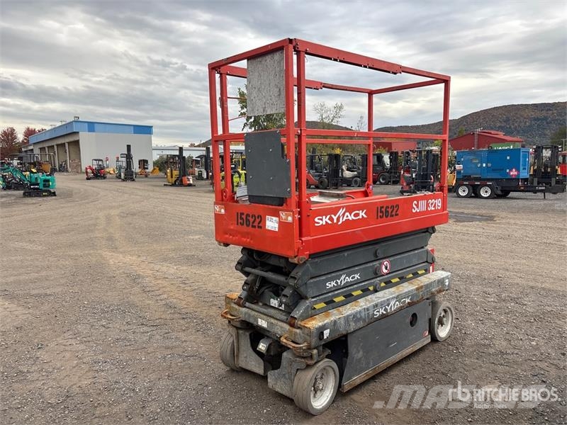SkyJack SJIII-3219 Electric Scissor Lift Šķerveida pacēlāji