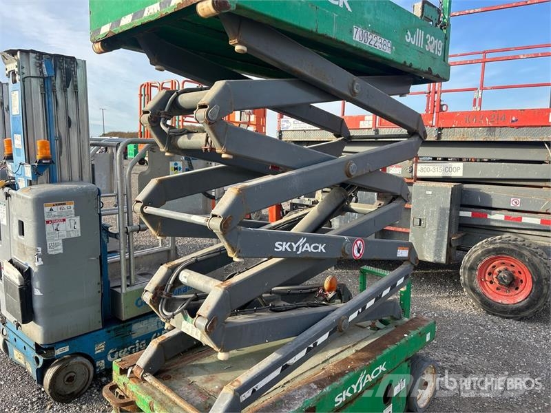 SkyJack SJIII-3219 Electric Scissor Lift Šķerveida pacēlāji