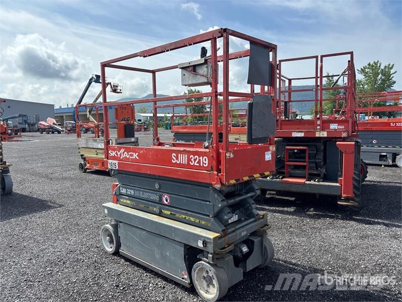 SkyJack SJIII-3219 Electric Scissor Lift Scissor lifts