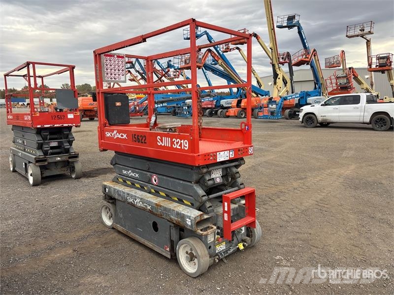 SkyJack SJIII-3219 Electric Scissor Lift Šķerveida pacēlāji