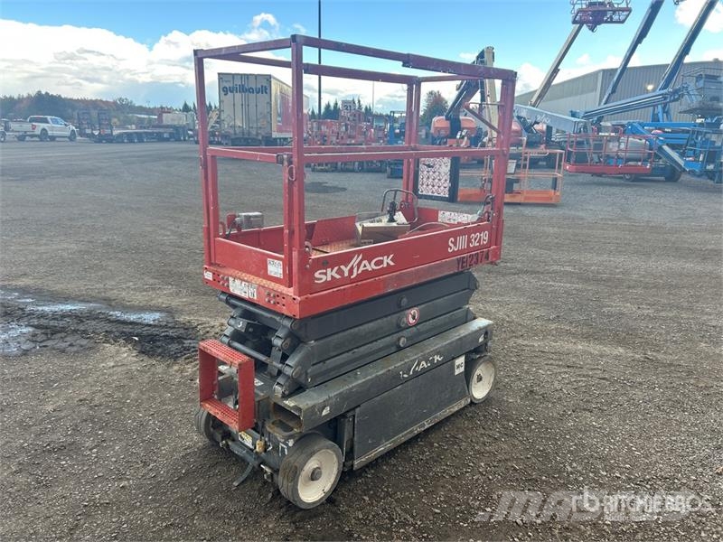 SkyJack SJIII-3219 Electric Scissor Lift Käärtõstukid