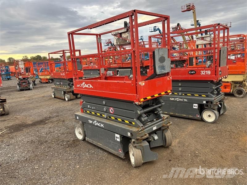 SkyJack SJIII-3219 Electric Scissor Lift Šķerveida pacēlāji