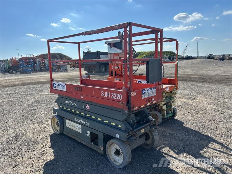 SkyJack SJIII 3220 Electric Scissor Lift Šķerveida pacēlāji