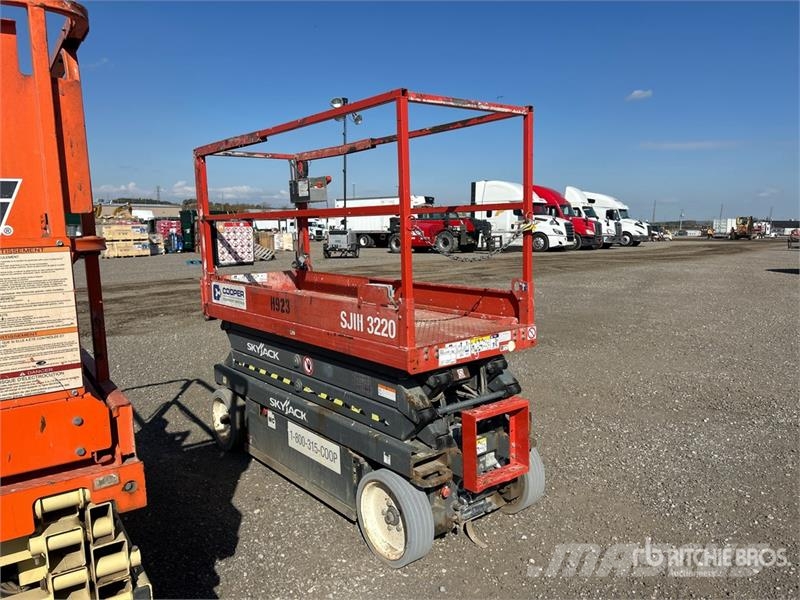 SkyJack SJIII 3220 Electric Scissor Lift Šķerveida pacēlāji
