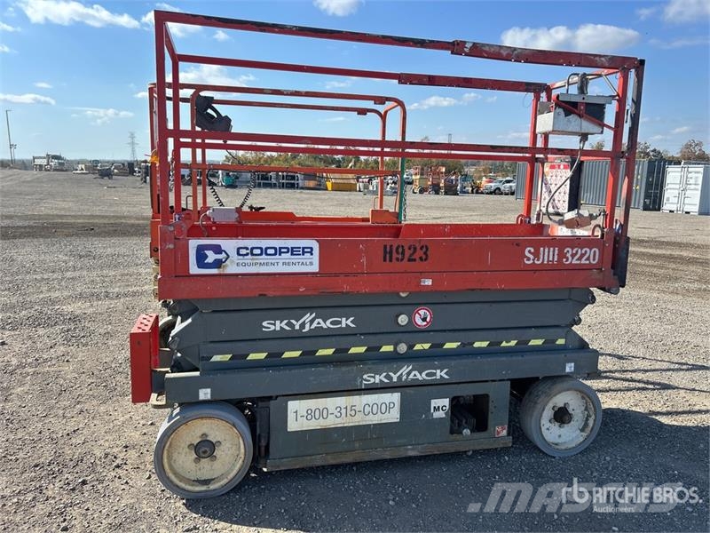 SkyJack SJIII 3220 Electric Scissor Lift Šķerveida pacēlāji