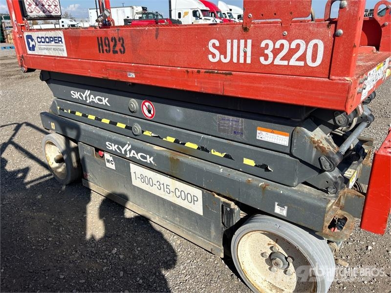 SkyJack SJIII 3220 Electric Scissor Lift Šķerveida pacēlāji