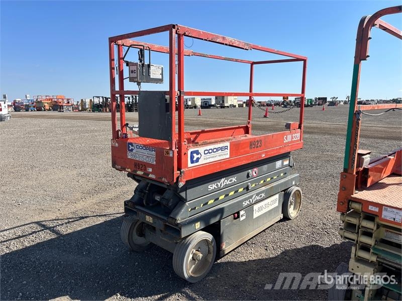 SkyJack SJIII 3220 Electric Scissor Lift Šķerveida pacēlāji