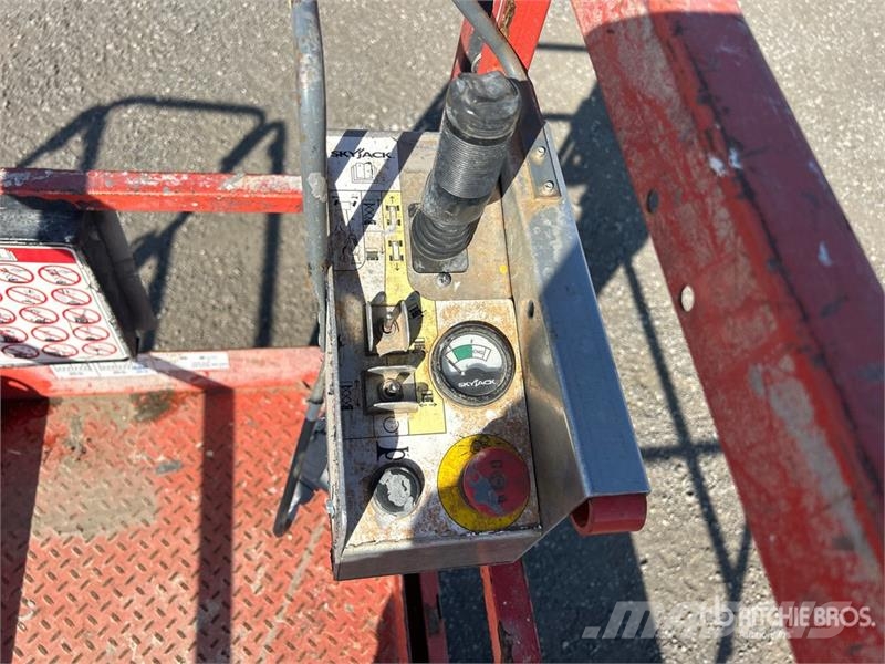 SkyJack SJIII 3220 Electric Scissor Lift Šķerveida pacēlāji