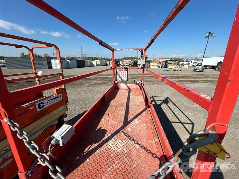 SkyJack SJIII 3220 Electric Scissor Lift Šķerveida pacēlāji