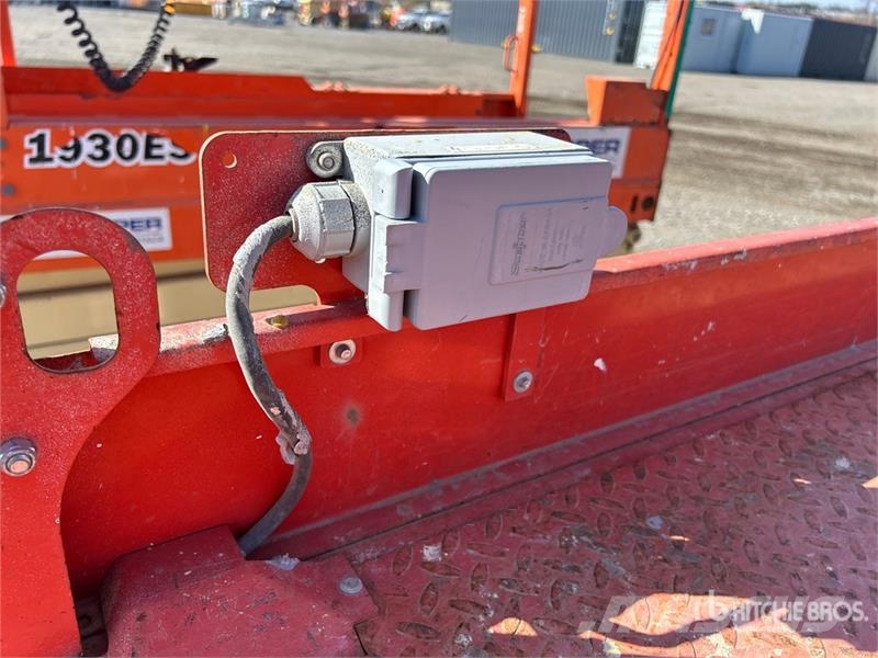 SkyJack SJIII 3220 Electric Scissor Lift Šķerveida pacēlāji