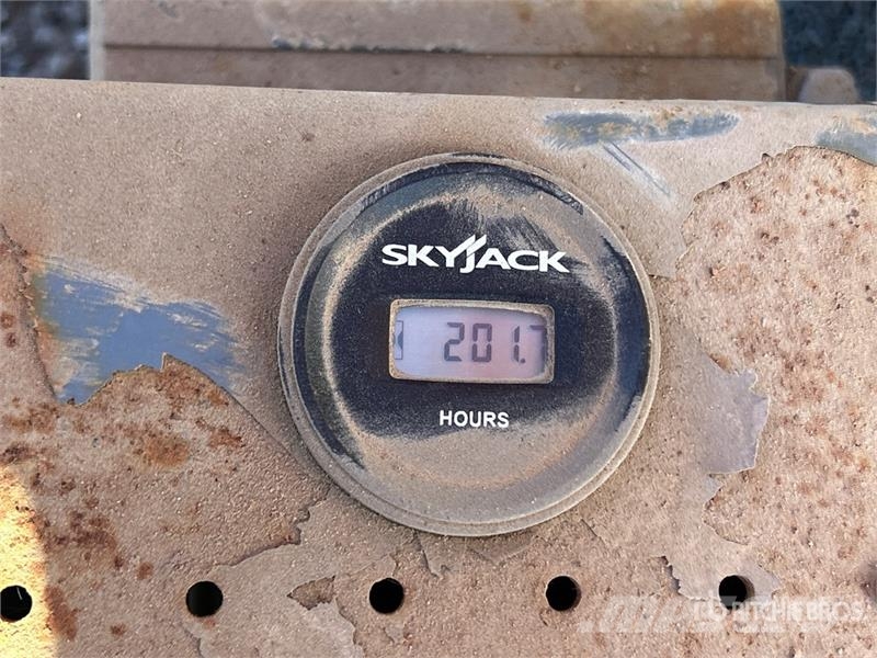 SkyJack SJIII 3220 Electric Scissor Lift Šķerveida pacēlāji