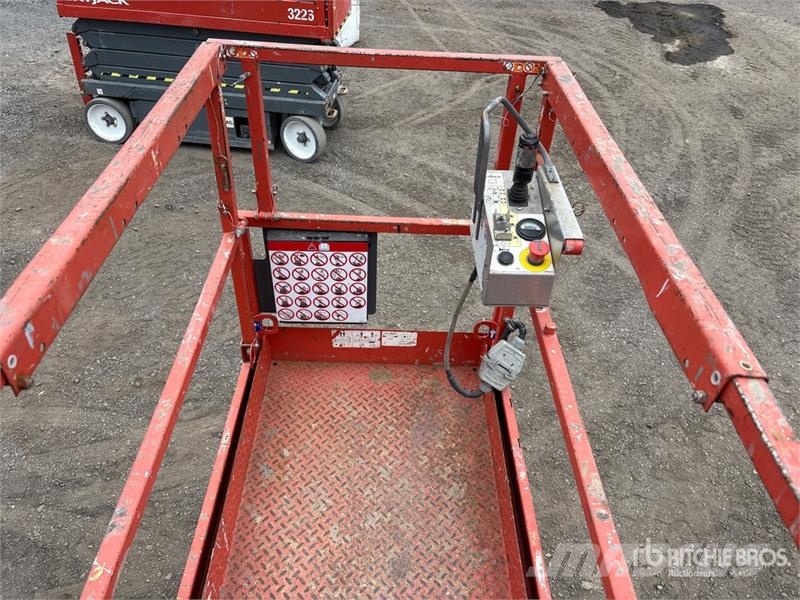 SkyJack SJIII 3226 Electric Scissor Lift Ollós emelők