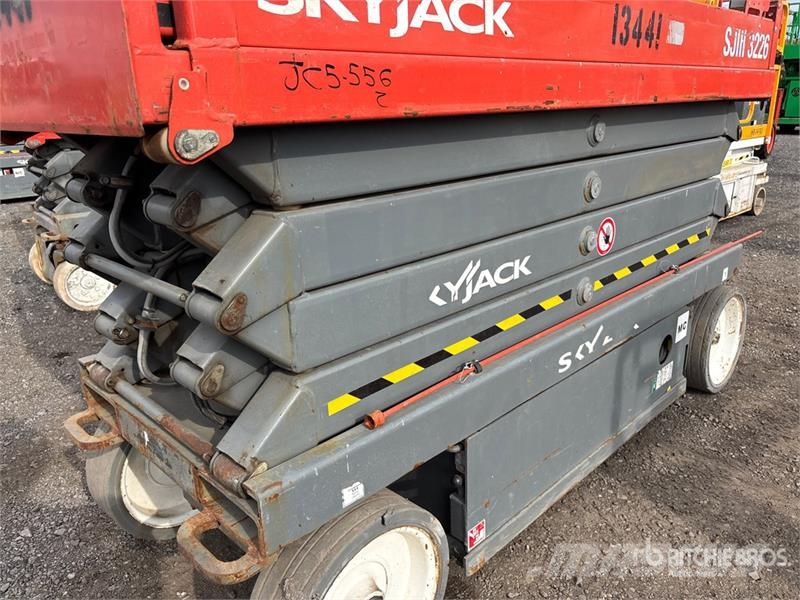 SkyJack SJIII 3226 Electric Scissor Lift Scheren-Arbeitsbühnen