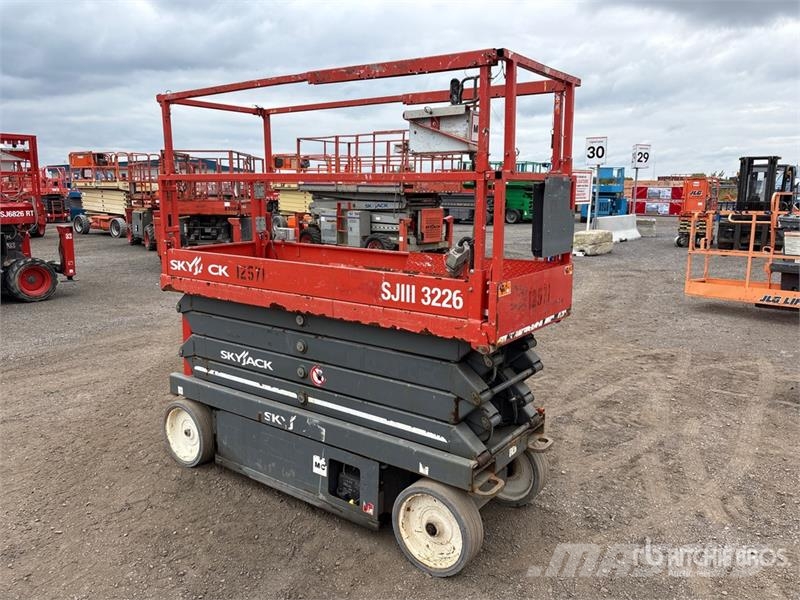 SkyJack SJIII 3226 Electric Scissor Lift Ollós emelők